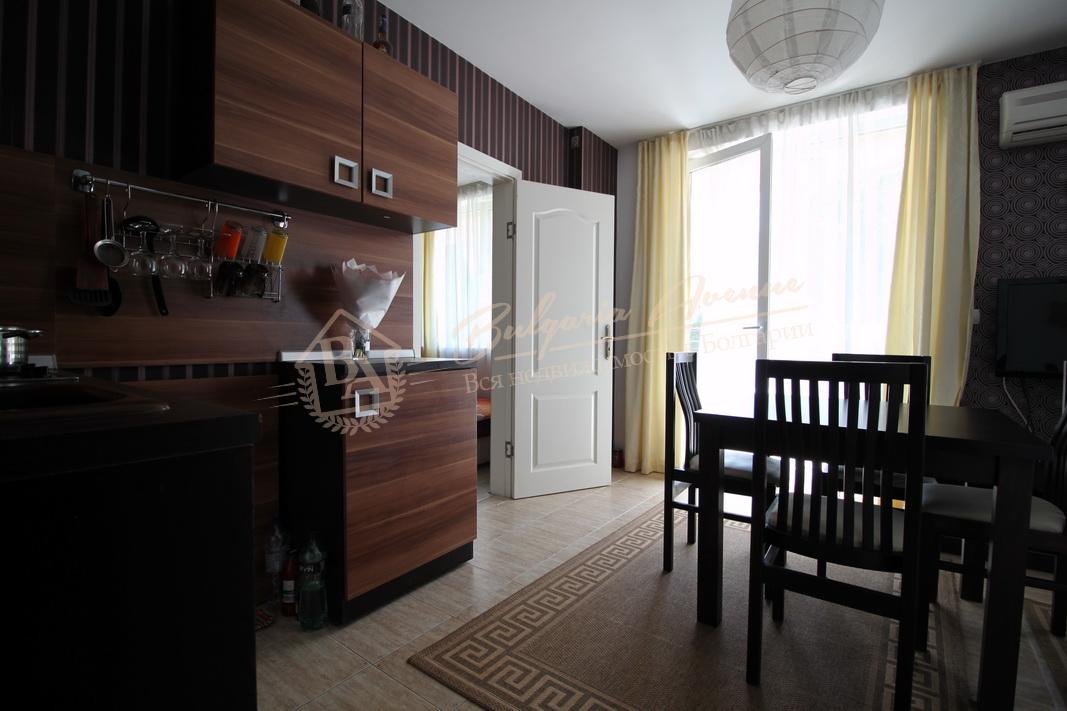 Three-bedroom apartment with furniture in a closed complex, Sunny Beach