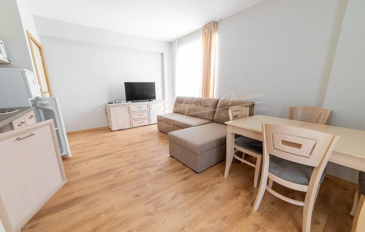 Three-bedroom apartment in a residential building with sea view in Ravda