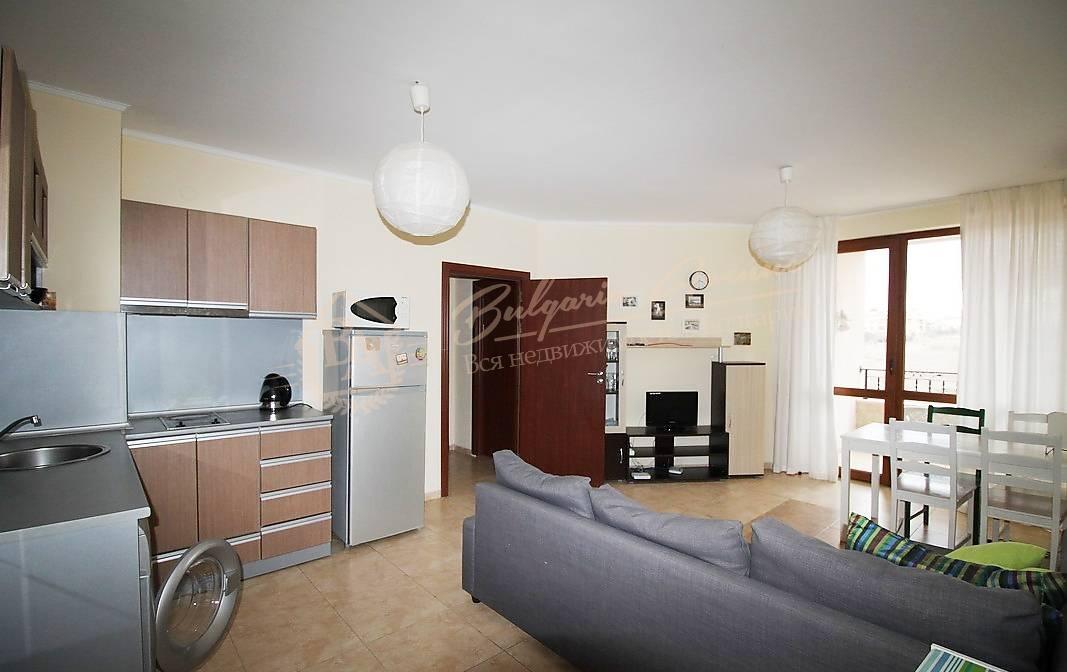 Spacious 2-bedroom apartment 120 m from the sea in Ravda