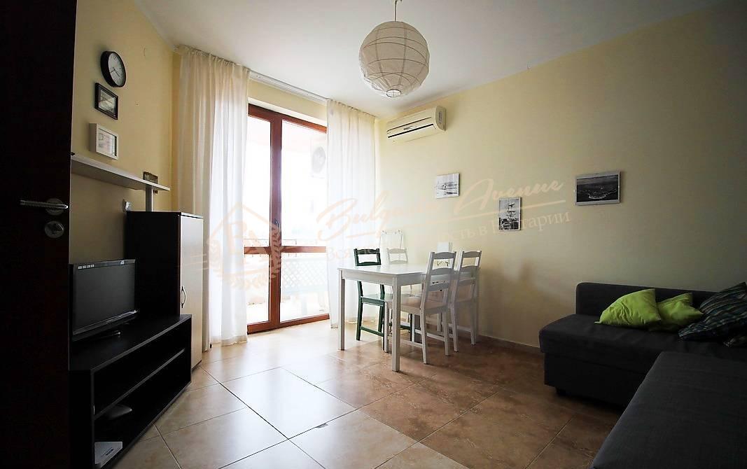 Spacious 2-bedroom apartment 120 m from the sea in Ravda