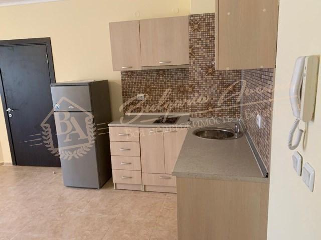 Spacious 2-bedroom apartment 120 m from the sea in Ravda