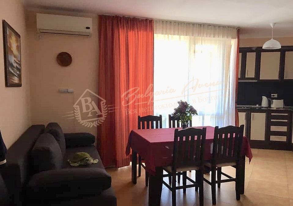 Three-bedroom apartment with furniture 150 m from the sea, Sunny Beach