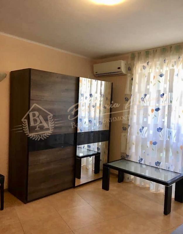 Three-bedroom apartment with furniture 150 m from the sea, Sunny Beach