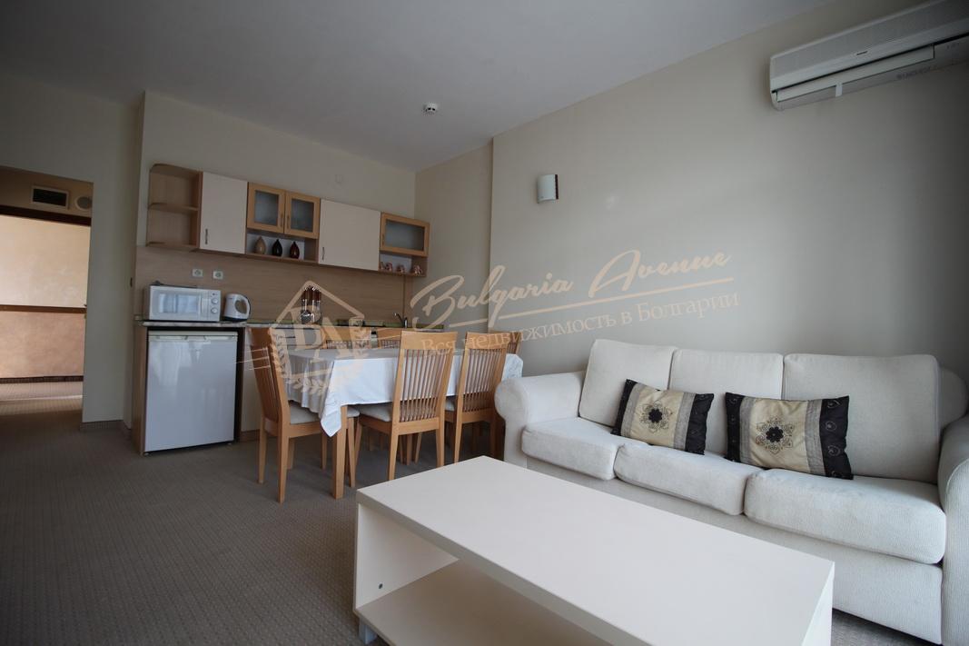 Three-bedroom apartment with sea view 150 m from the beach, Sunny Beach