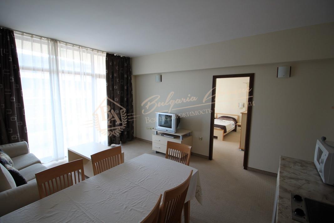 Three-bedroom apartment with sea view 150 m from the beach, Sunny Beach