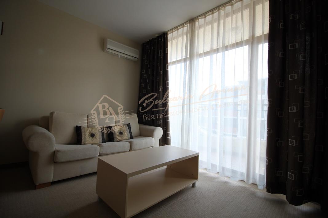 Three-bedroom apartment with sea view 150 m from the beach, Sunny Beach