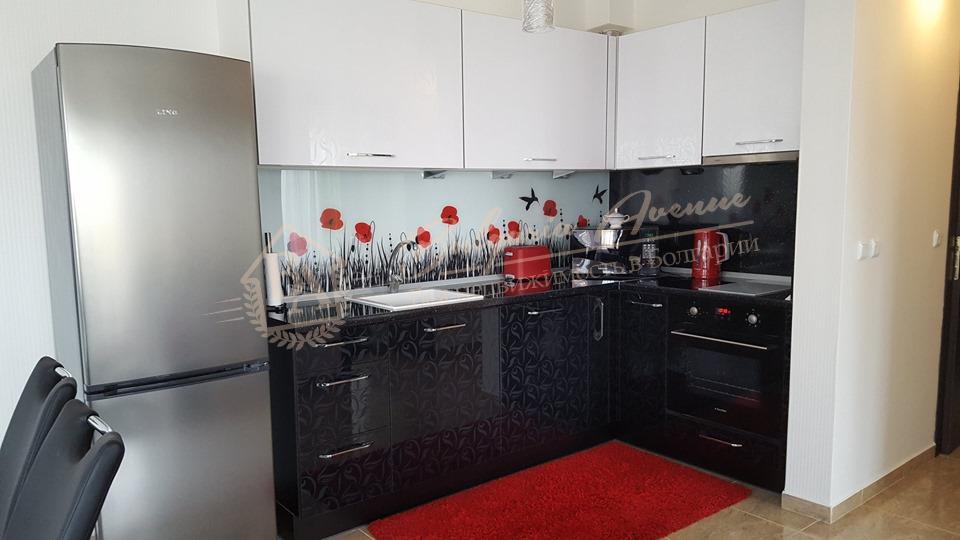 Luxuriously Furnished Three-Bedroom Apartment in Sveti Vlas