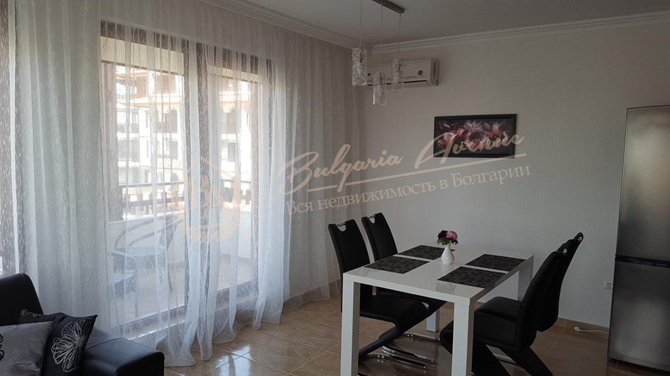 Luxuriously Furnished Three-Bedroom Apartment in Sveti Vlas