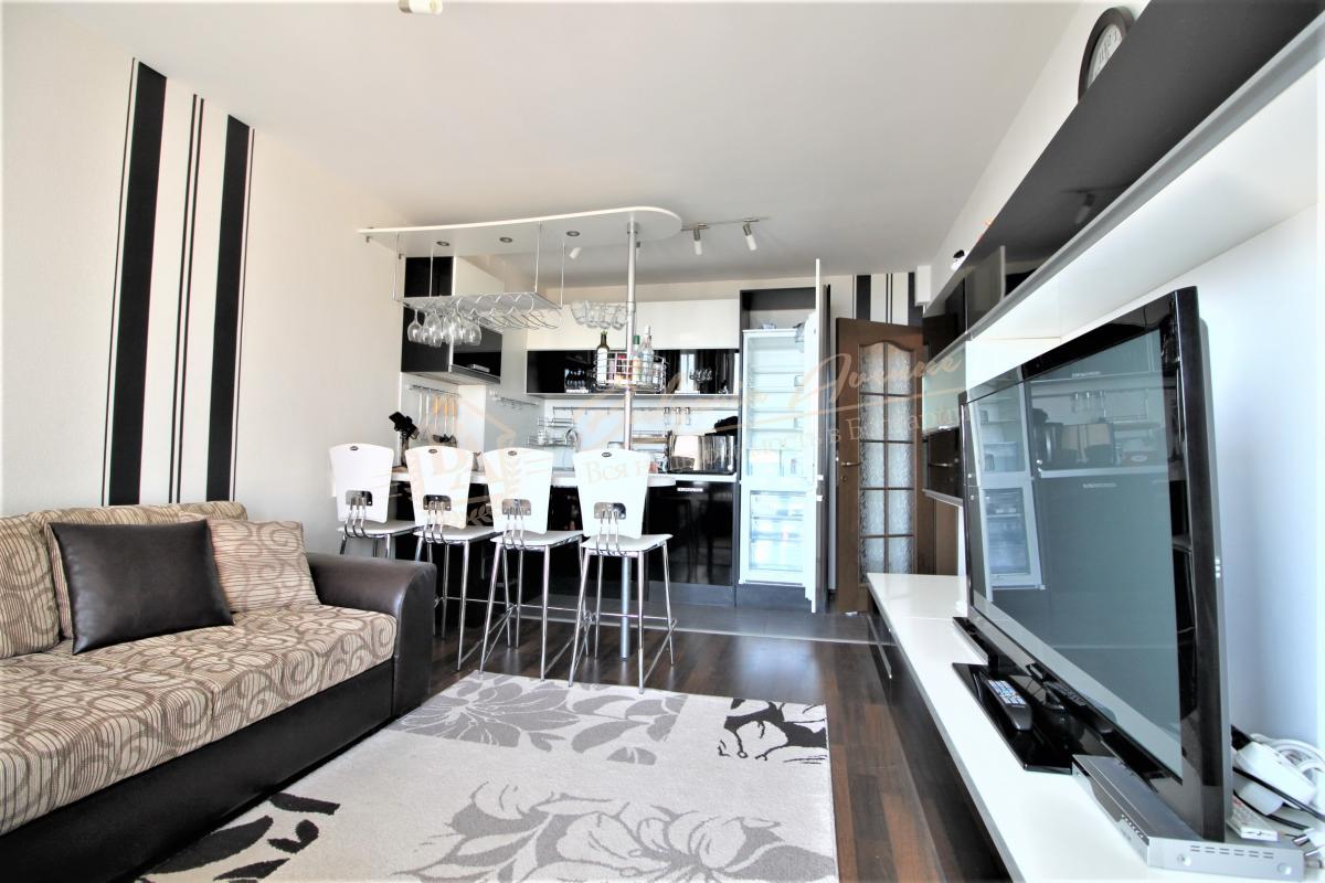 Three-bedroom apartment 200 metres from the beach in Sveti Vlas