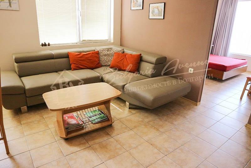 Three-bedroom apartment with frontal sea view in Sveti Vlas