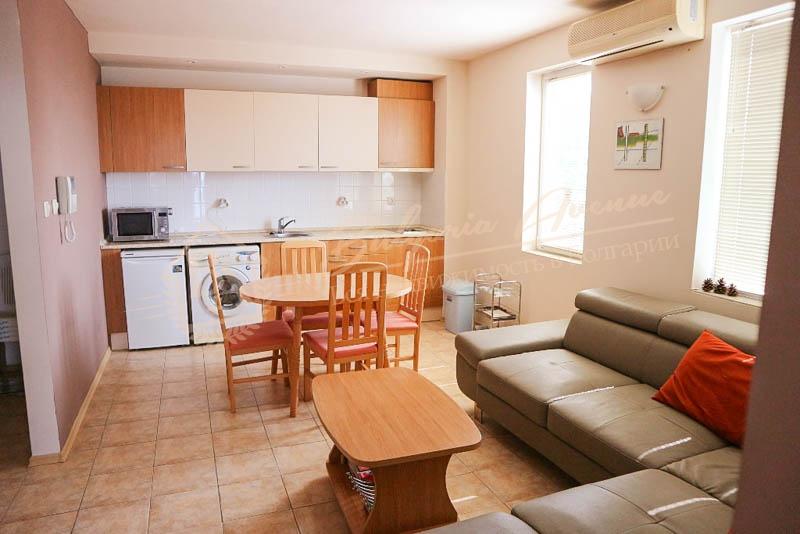 Three-bedroom apartment with frontal sea view in Sveti Vlas