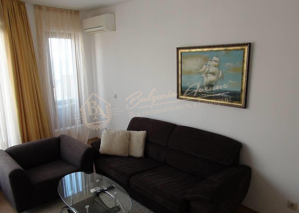 Three-bedroom apartment with sea view in an elite building in Varna