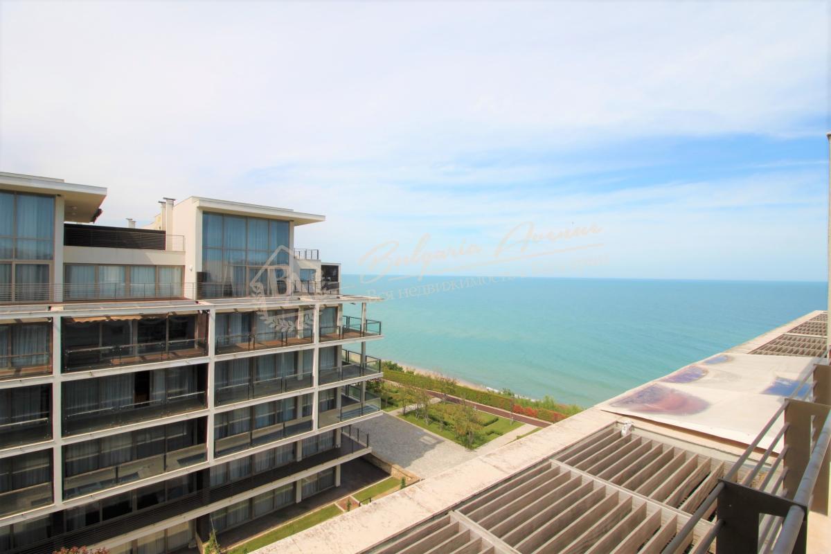 Two-level apartment with sea view on the first line, Obzor