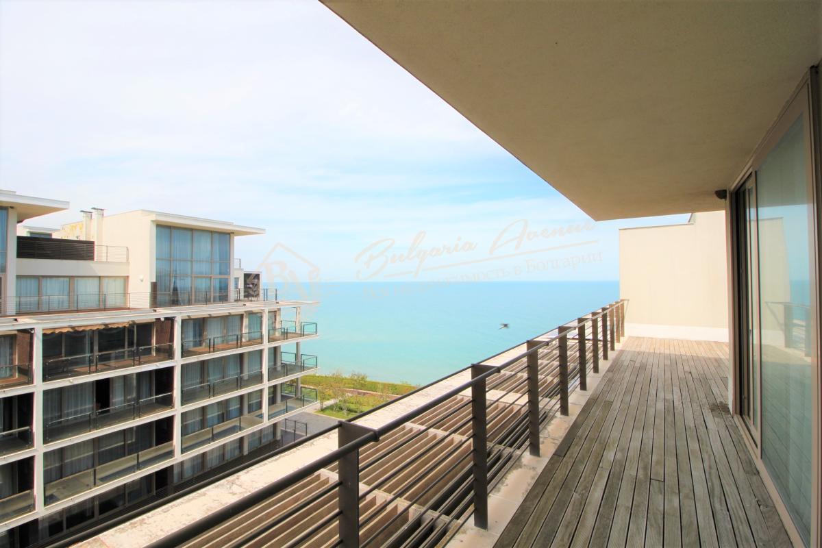 Two-level apartment with sea view on the first line, Obzor