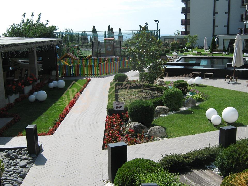 Three-bedroom apartment by the sea in the balneo resort in Saint Constantine and Helena, Varna