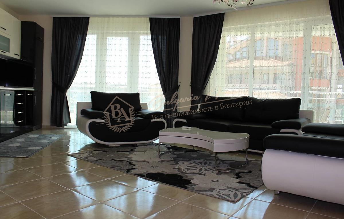 Spacious three-bedroom apartment in a new building with sea views in Sveti Vlas