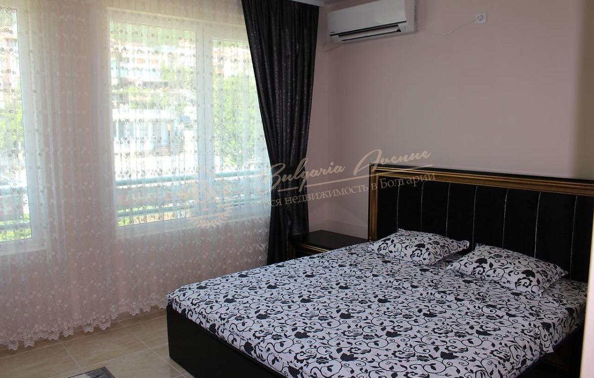 Spacious three-bedroom apartment in a new building with sea views in Sveti Vlas