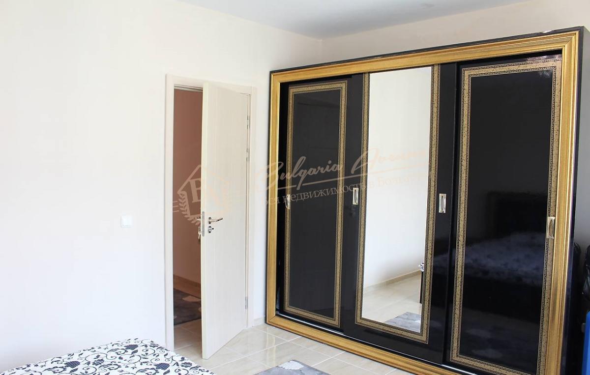 Spacious three-bedroom apartment in a new building with sea views in Sveti Vlas