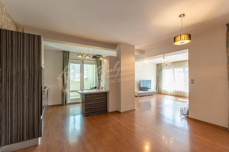 Stylish, spacious three-bedroom apartment with furniture in the centre of Varna