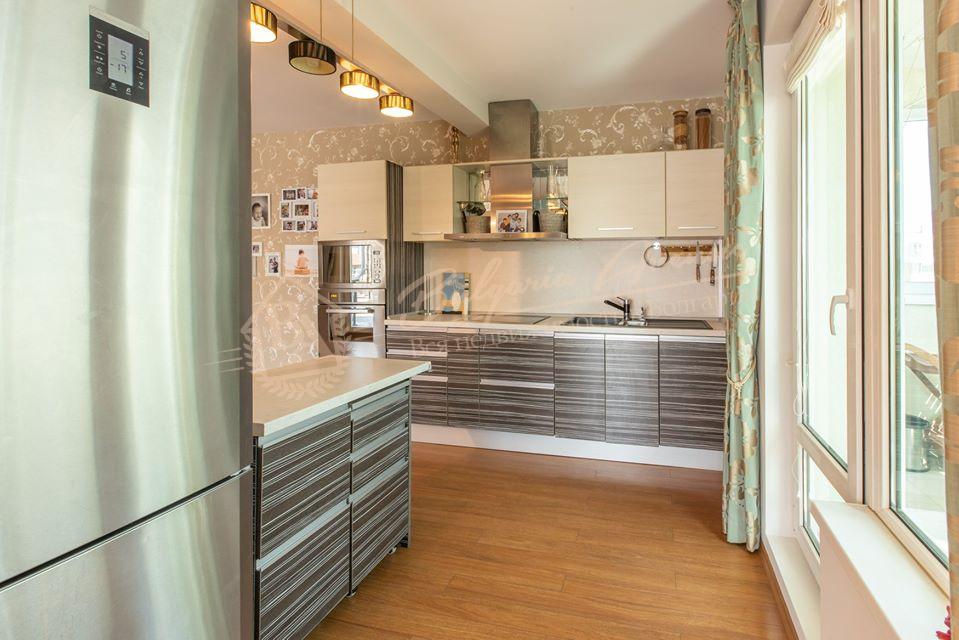 Stylish, spacious three-bedroom apartment with furniture in the centre of Varna