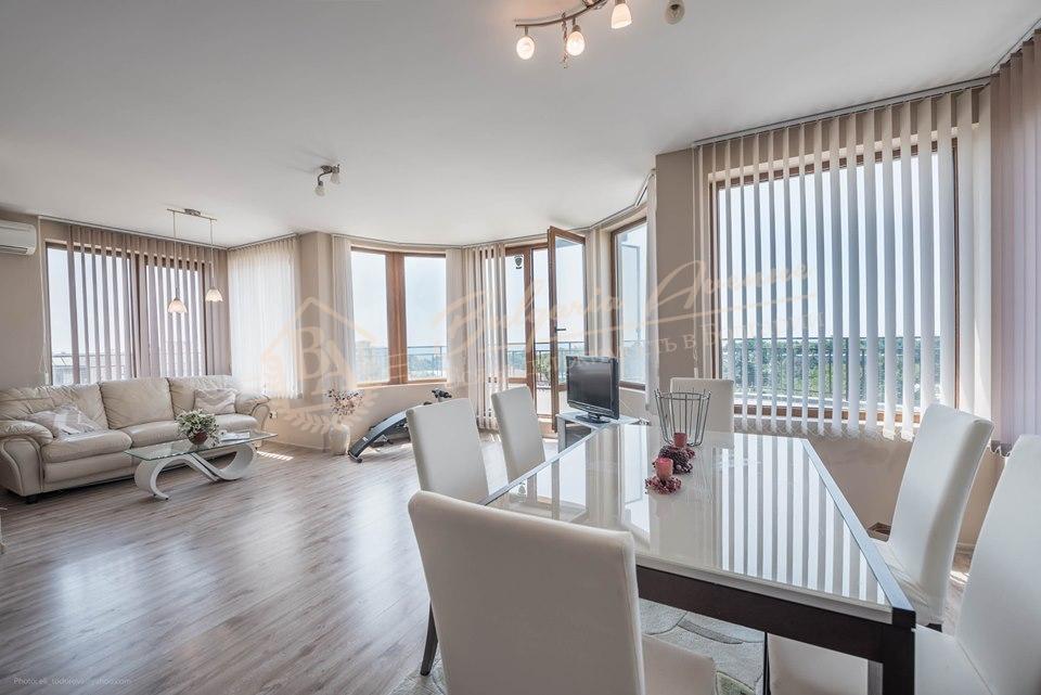 Spacious and bright apartment with 2 bedrooms and sea view in Varna