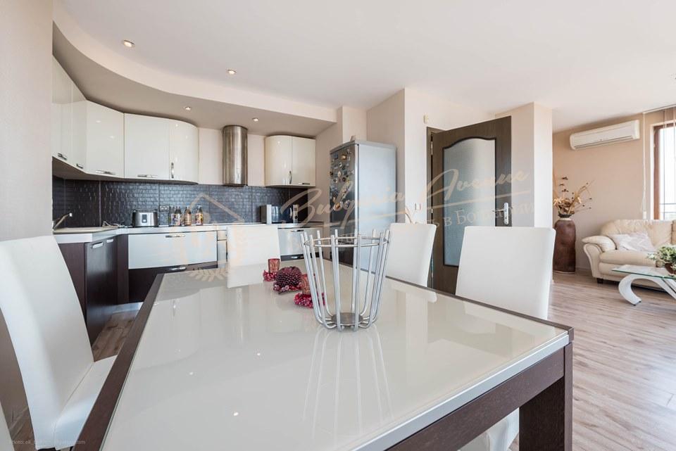 Spacious and bright apartment with 2 bedrooms and sea view in Varna