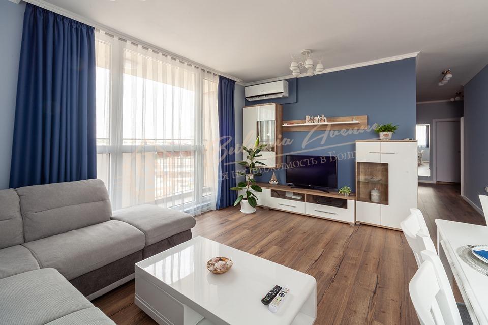 Stylish, bright three-bedroom apartment with furniture in the Wide centre of Varna