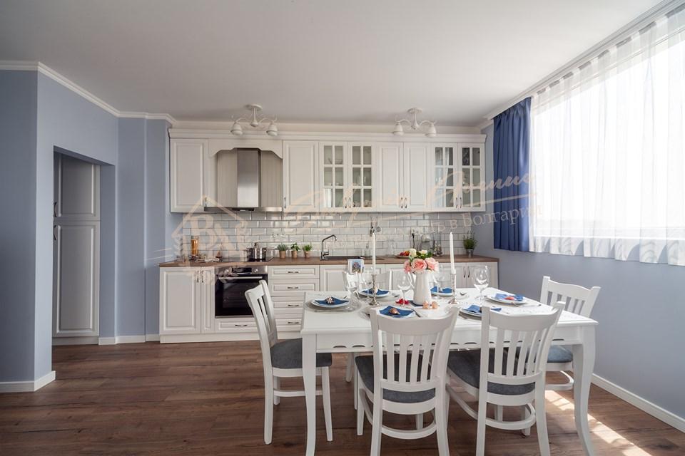 Stylish, bright three-bedroom apartment with furniture in the Wide centre of Varna