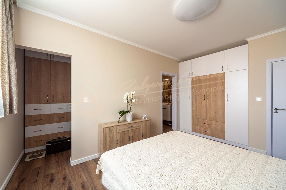Stylish, bright three-bedroom apartment with furniture in the Wide centre of Varna