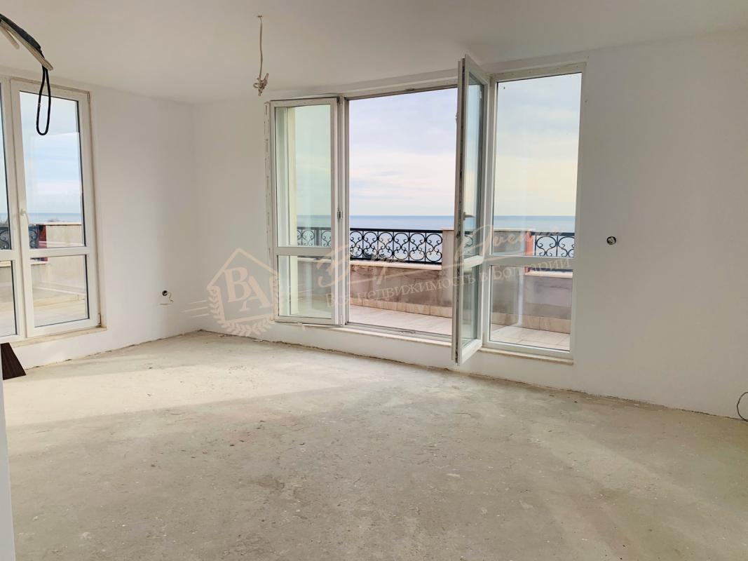 Three-bedroom apartment with sea panorama in an elite district in Varna