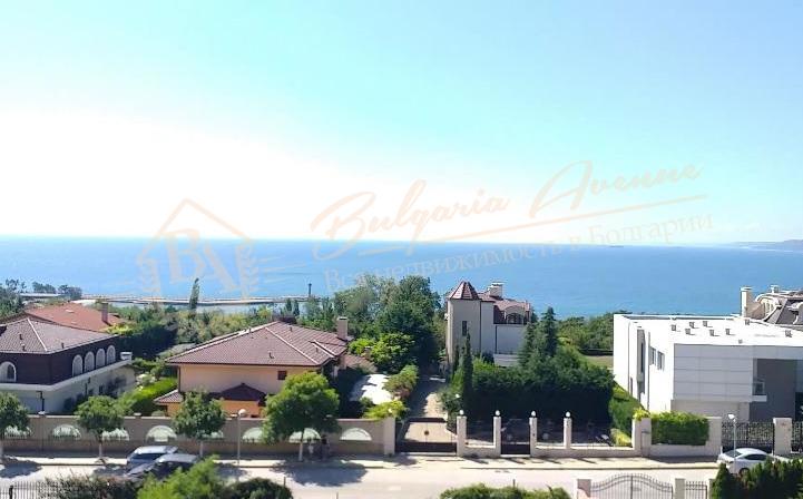Three-bedroom apartment with sea panorama in an elite district in Varna