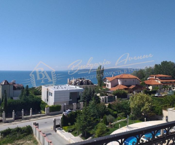 Three-bedroom apartment with sea panorama in an elite district in Varna