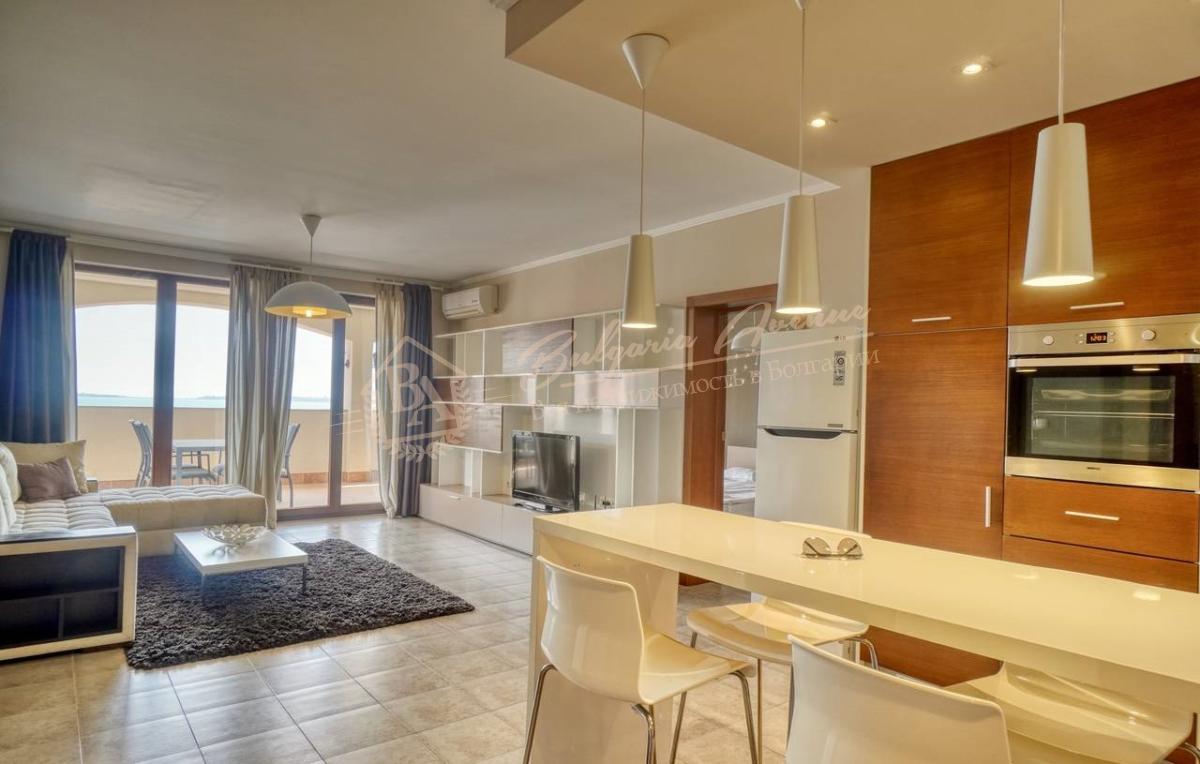 Three-bedroom apartment with frontal sea view in Casa Real, Sveti Vlas