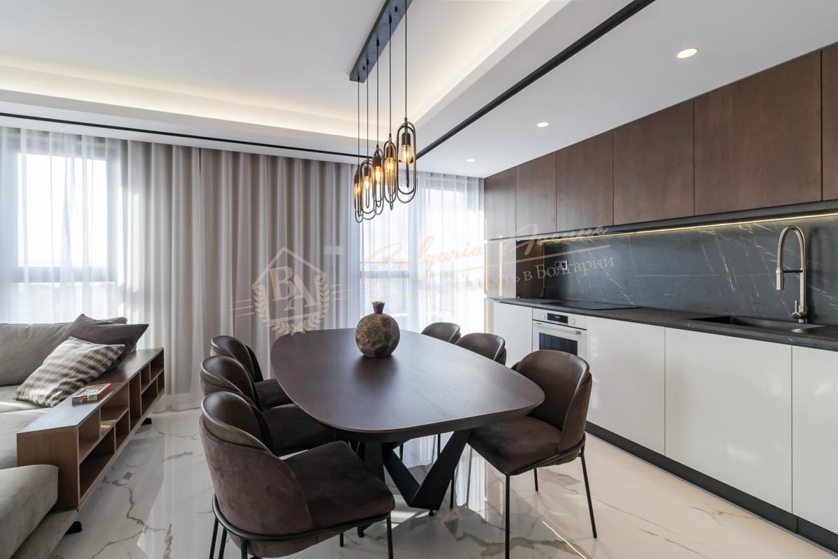Three-bedroom apartment on a high floor, sea view, next to a park, in Varna