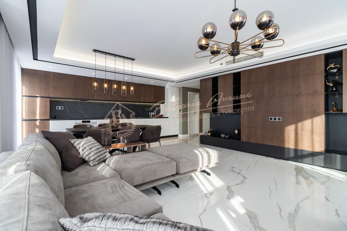 Three-bedroom apartment on a high floor, sea view, next to a park, in Varna
