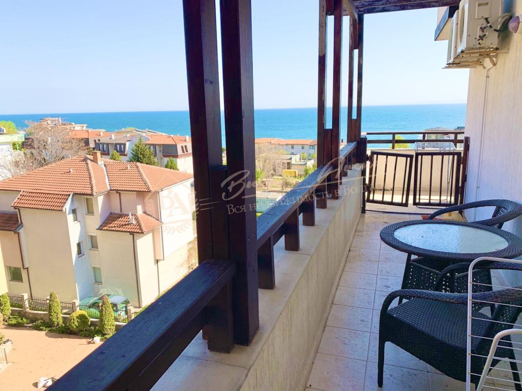 Furnished Four-Bedroom Apartment with Sea View in Sveti Vlas
