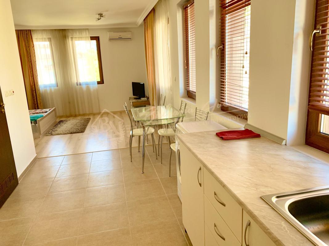 Furnished Four-Bedroom Apartment with Sea View in Sveti Vlas