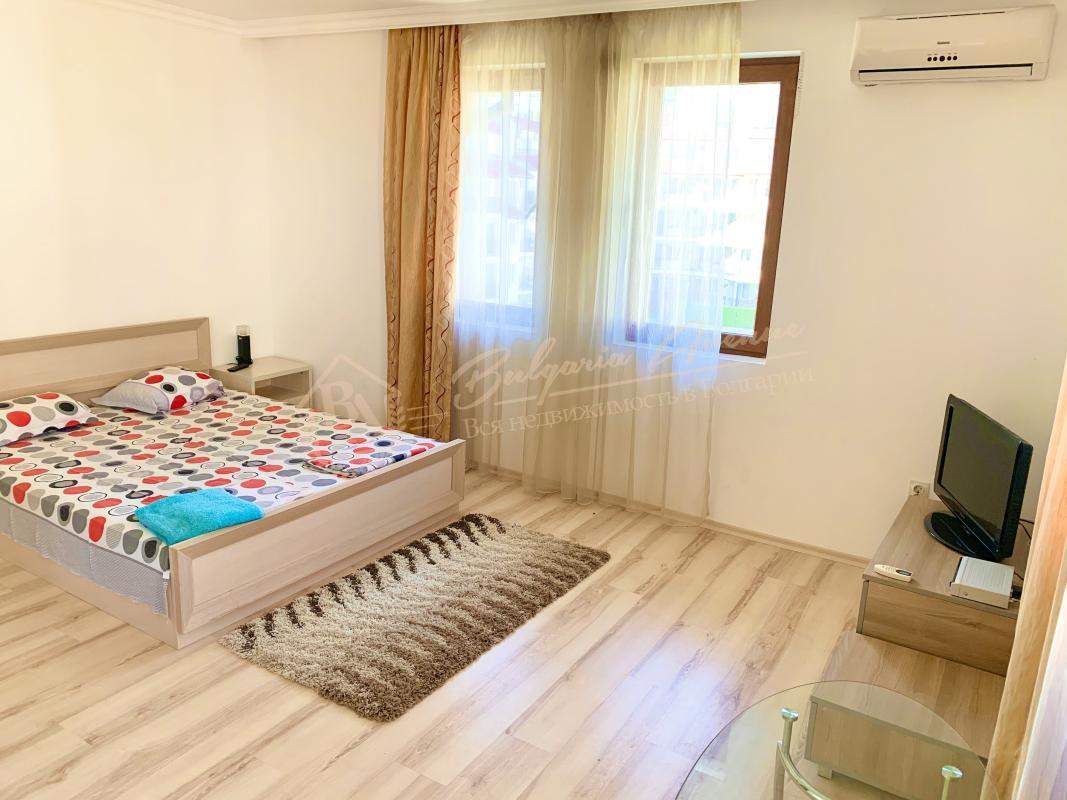 Furnished Four-Bedroom Apartment with Sea View in Sveti Vlas