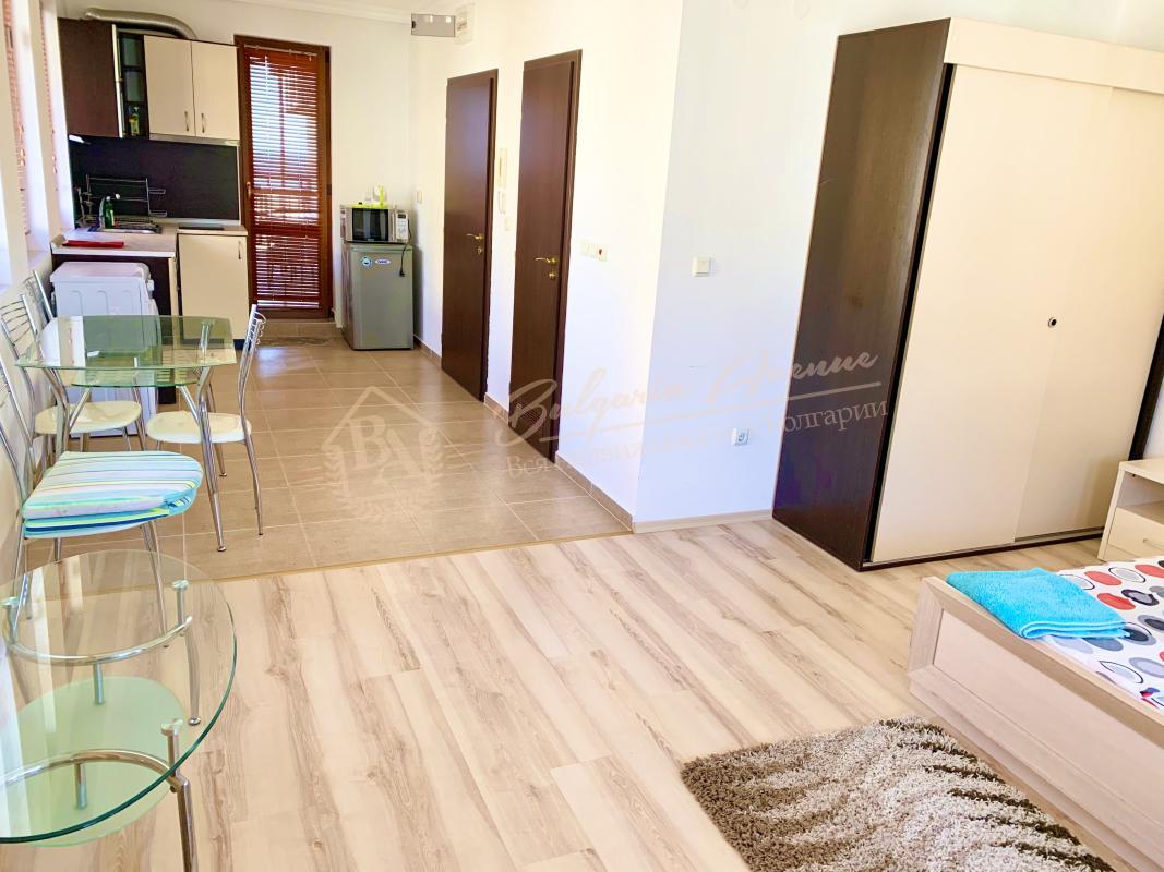 Furnished Four-Bedroom Apartment with Sea View in Sveti Vlas