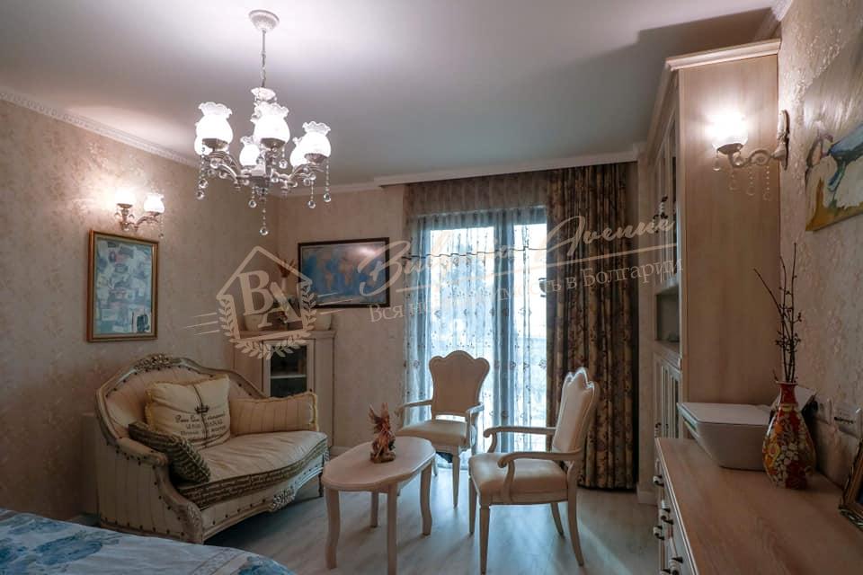Four-bedroom luxury furnished apartment by the sea in Varna