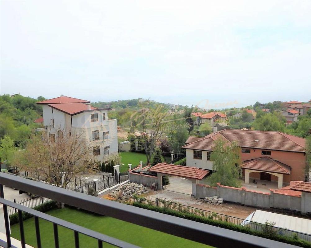 Four-bedroom apartment by the sea in a gasified house in Briz, Varna