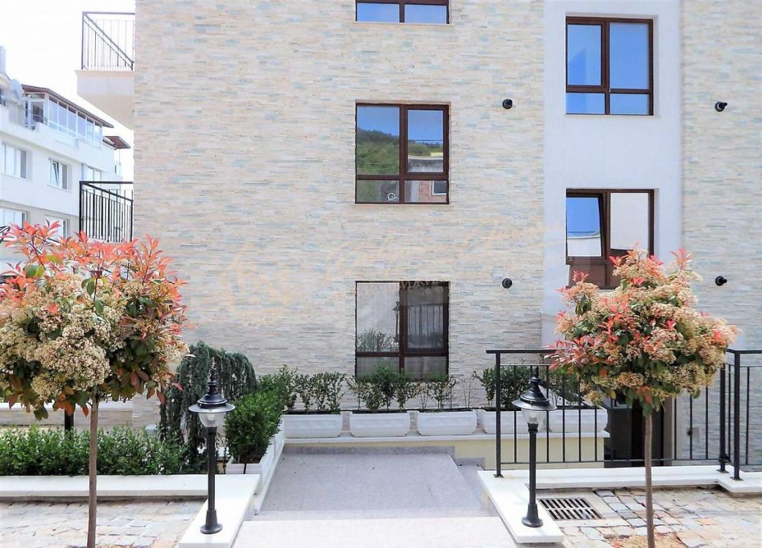 Four-bedroom apartment by the sea in a gasified house in Briz, Varna