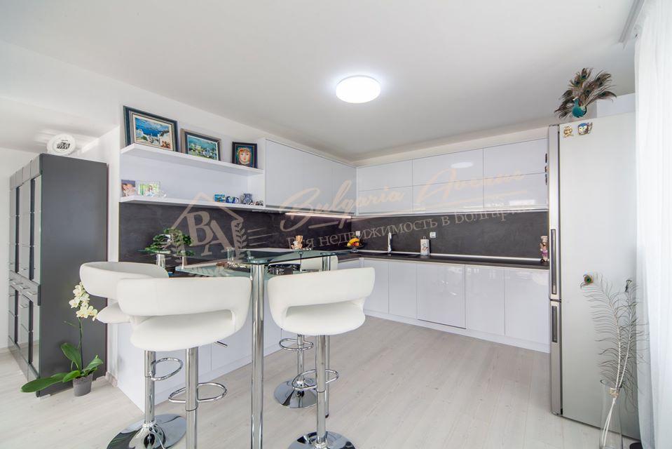 Four-bedroom apartment by the sea in a gasified house in Briz, Varna