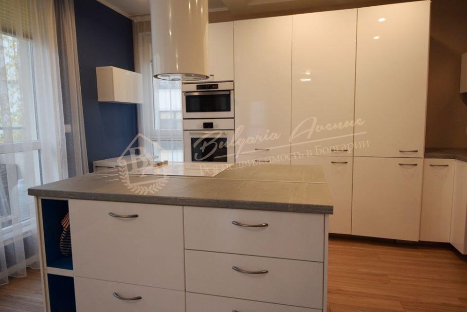 Elite Four-Bedroom Apartment with Furniture by the Sea in Varna