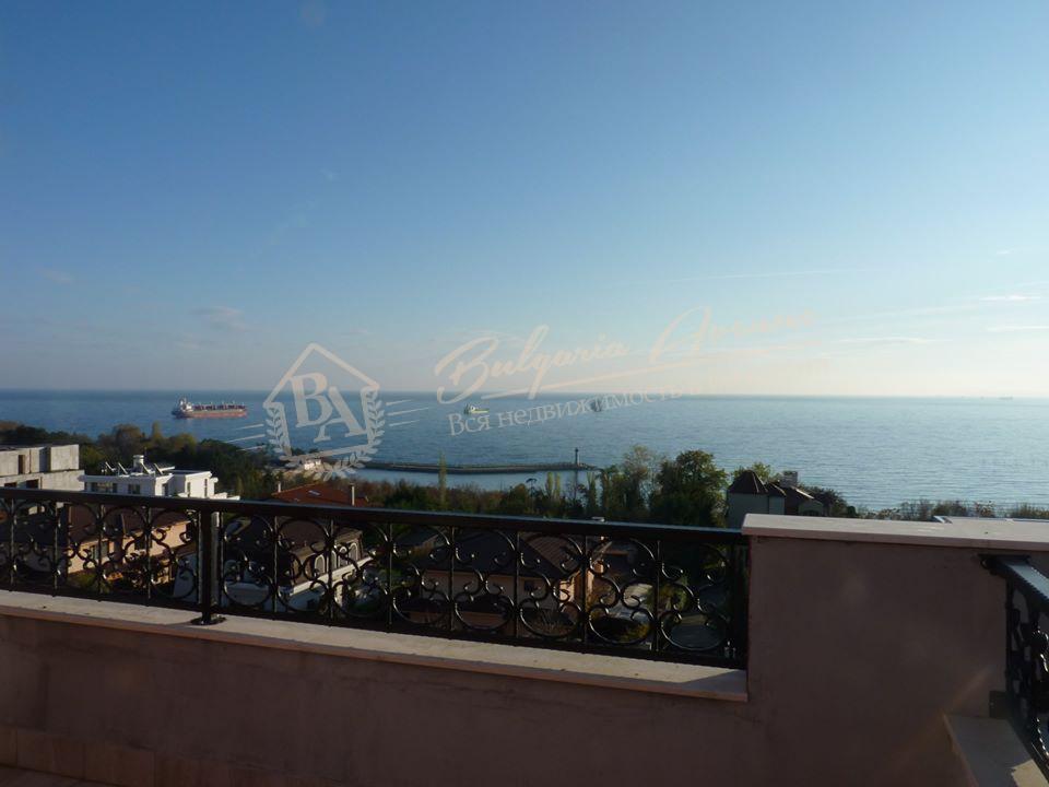 Four-bedroom apartment with panoramic sea view in Varna