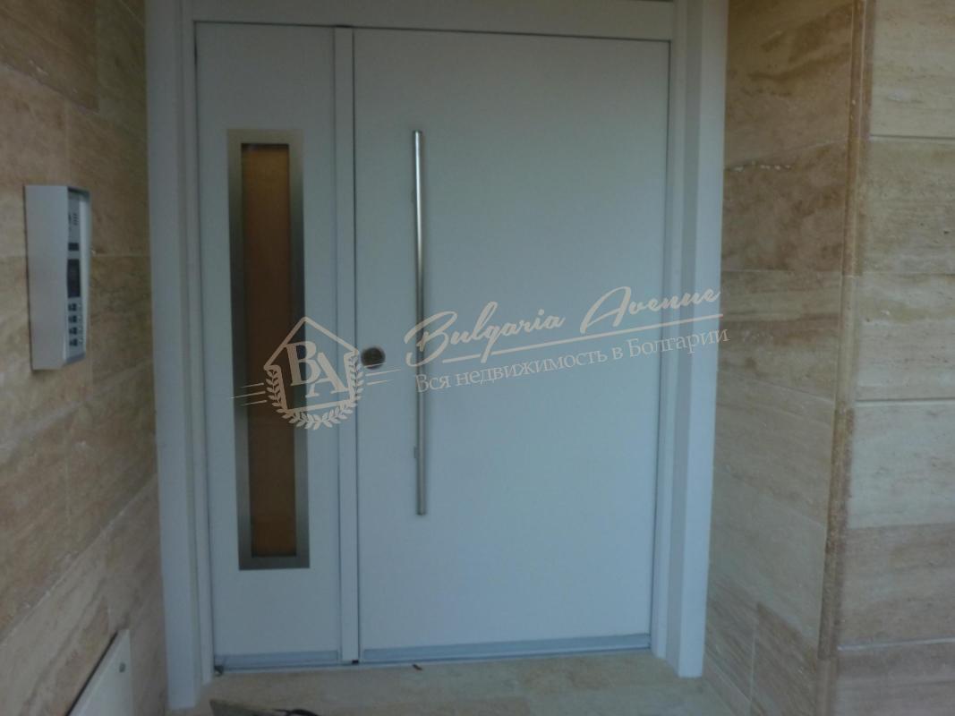 Four-bedroom apartment with panoramic sea view in Varna