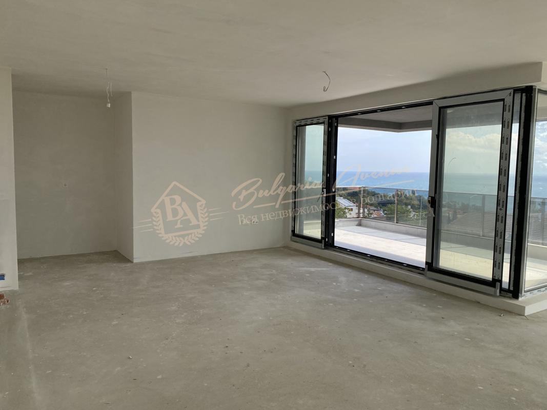 Spacious, multi-room apartment in a new build with sea view in Varna