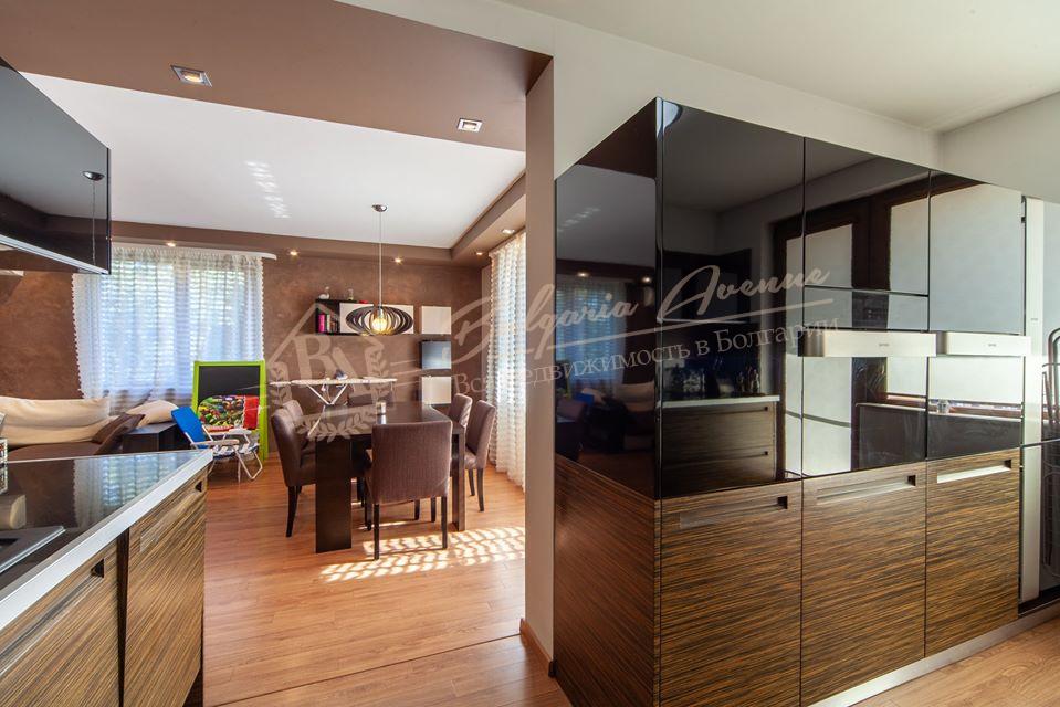Spacious four-bedroom apartment in a complex in St. Constantine and Helena