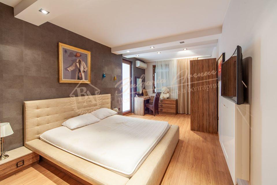 Spacious four-bedroom apartment in a complex in St. Constantine and Helena