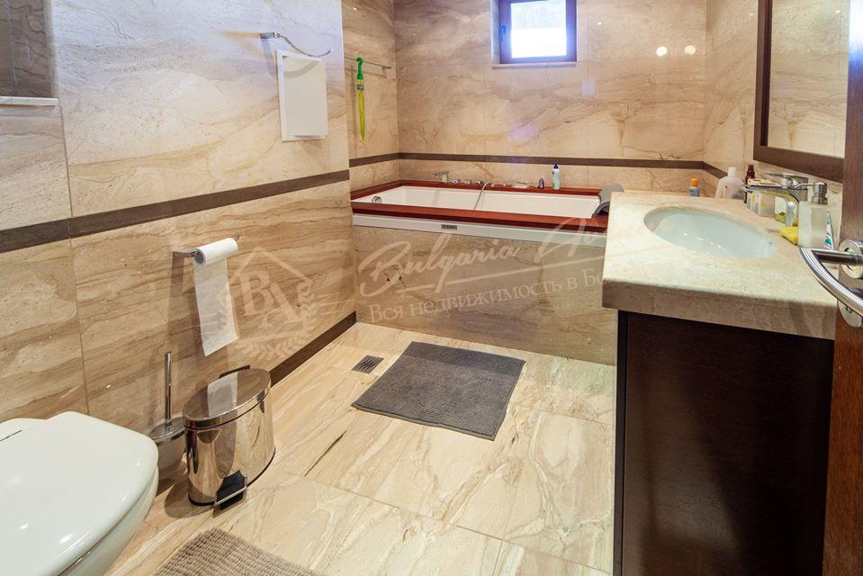 Spacious four-bedroom apartment in a complex in St. Constantine and Helena
